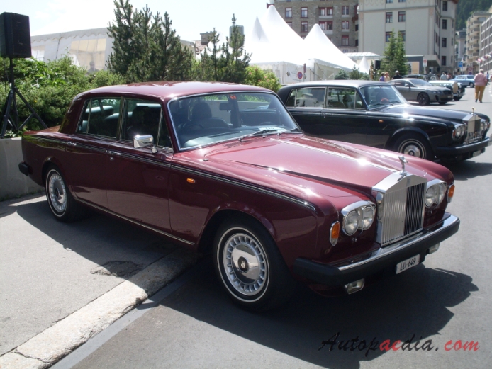 Rolls Royce Silver Shadow 1965-1980 (1978 Silver Shadow II), right front view