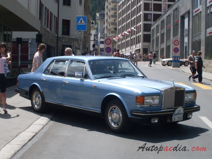 Rolls Royce Silver Spirit 1980-1998 (1982 Silver Spirit I), prawy przód