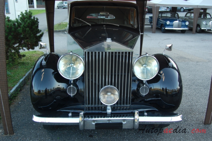 Rolls-Royce Silver Wraith 1946-1959 (1948 SWB sedan 4d), front view