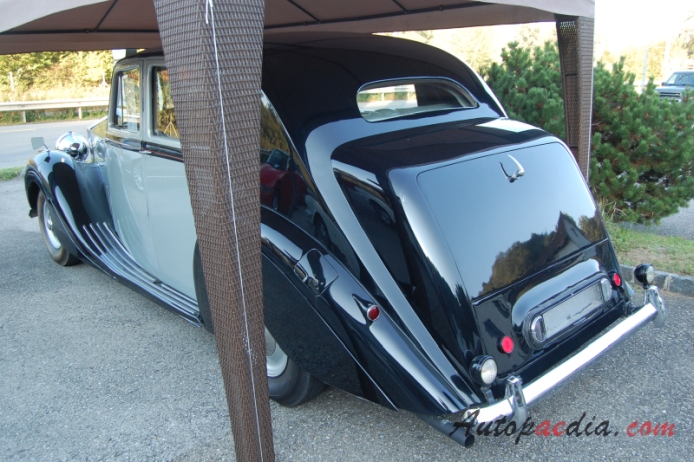 Rolls-Royce Silver Wraith 1946-1959 (1948 SWB sedan 4d), lewy tył