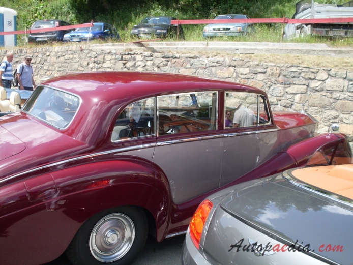 Rolls-Royce Silver Wraith 1946-1959 (1956), prawy bok