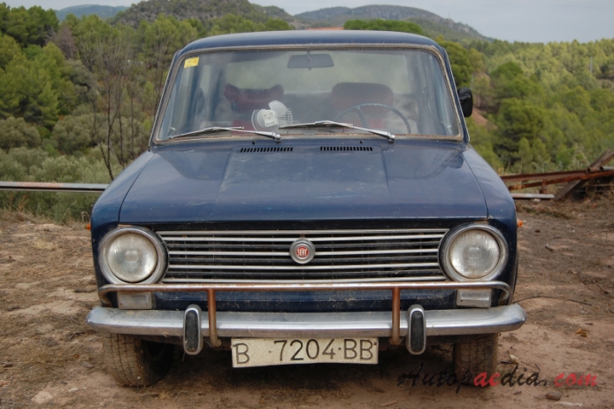 SEAT 124 1968-1980 (1971-1975 SEAT 124 D sedan 4d), przód