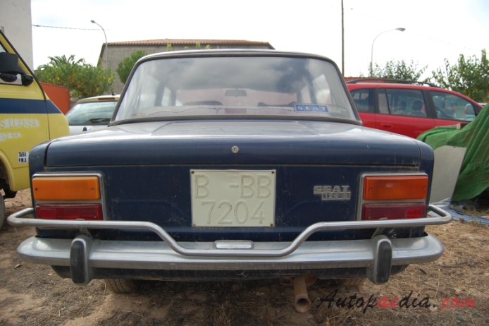 SEAT 124 1968-1980 (1971-1975 SEAT 124 D sedan 4d), tył