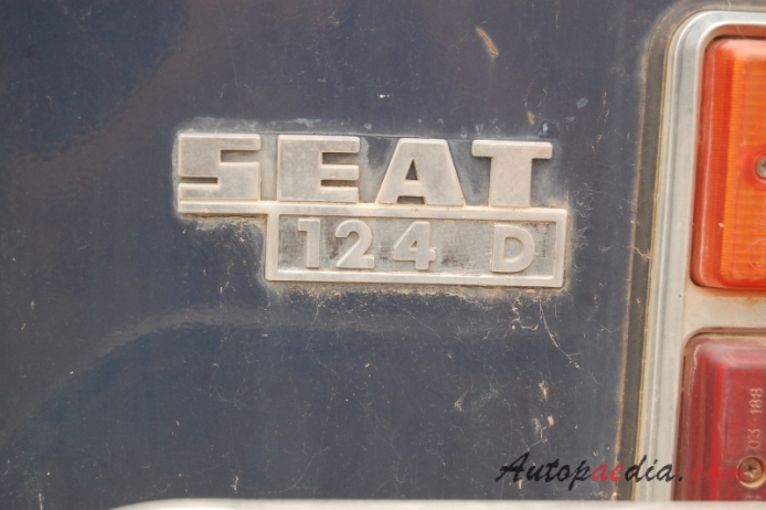 SEAT 124 1968-1980 (1971-1975 SEAT 124 D sedan 4d), emblemat tył 
