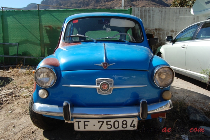 SEAT 600 (Seiscientos, Pelotilla) 1957-1973 (1970-1973 SEAT 600 E saloon 2d), przód