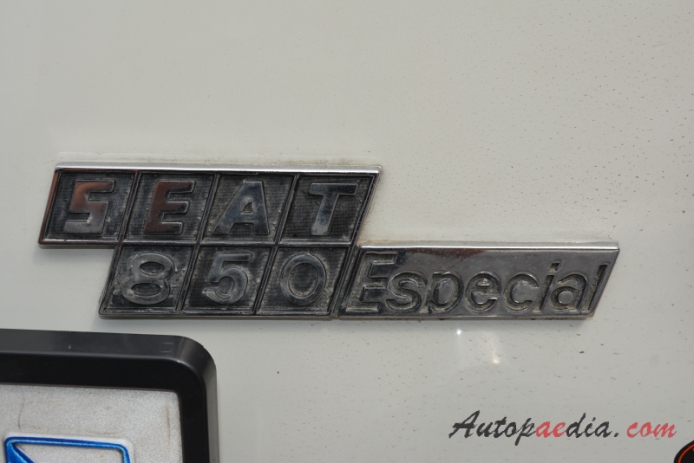 SEAT 850 1966-1974 (Especial sedan 2d), rear emblem  