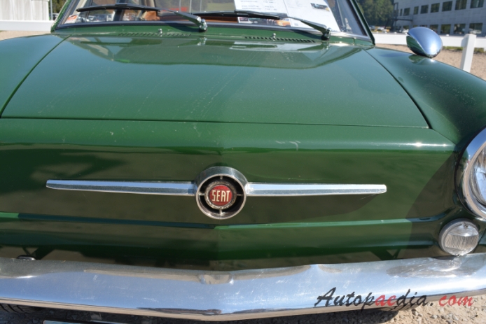 SEAT 850 Coupé 1966-1974 (1967 Coupé 2d), emblemat przód 