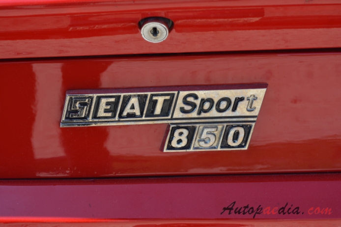 SEAT 850 Sport 1966-1974 (1969 SEAT 850 Sport Spider cabriolet 2d), emblemat tył 