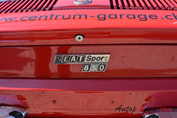 SEAT 850 Sport 1966-1974 (1969 SEAT 850 Sport Spider cabriolet 2d), rear emblem  