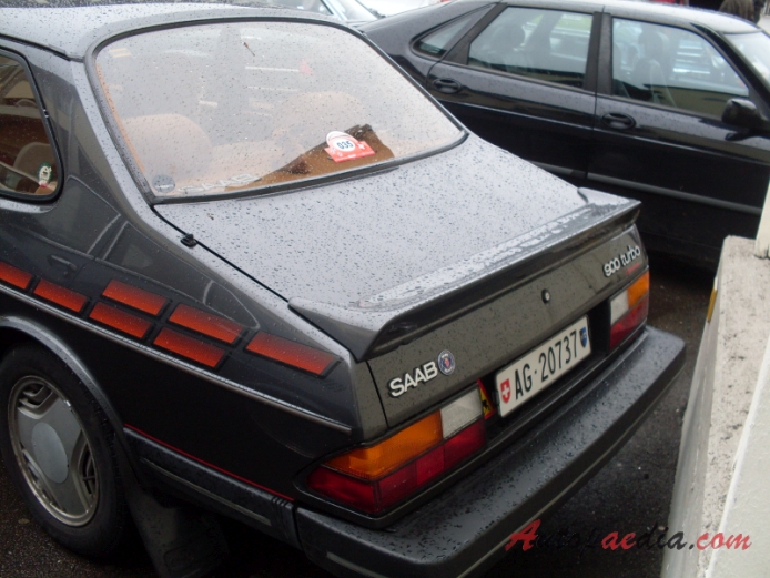Saab 900 1. generacja 1978-1994 (1986-1991 Saab 900 Turbo sedan 2d), tył