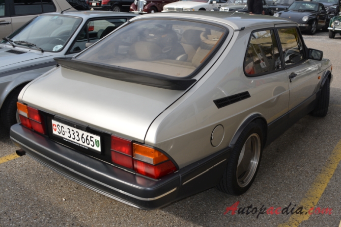 Saab 900 1. generacja 1978-1994 (1986-1993 liftback 3d), prawy tył