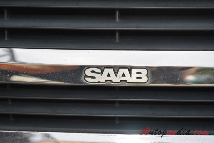 Saab 900 1st generation 1978-1994 (1986-1993 liftback 3d), front emblem  