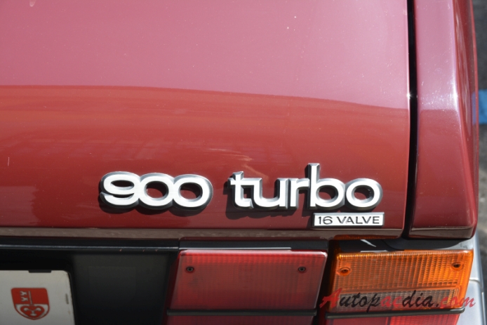Saab 900 1. generacja 1978-1994 (1989 Saab 900 Turbo 16 Valve liftback 3d), emblemat tył 