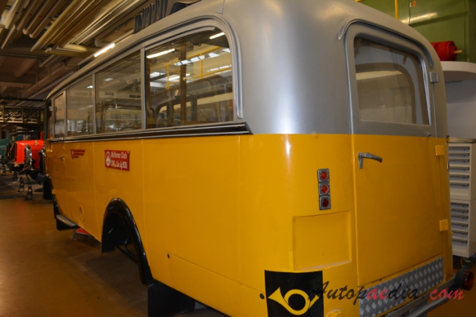 Saurer autobus Type C 1934-1965 (1936 Saurer 1C-H 1CRD-H PTT Postauto), lewy tył