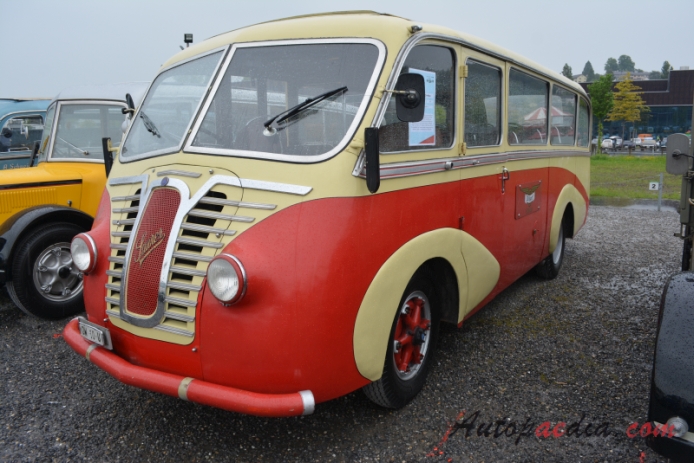 Saurer autobus Type C 1934-1965 (1938 Saurer 1C-H CR1D Rammseier und Jenzer Hochsitz-Omnibus Dillier AG Sarnen), lewy przód