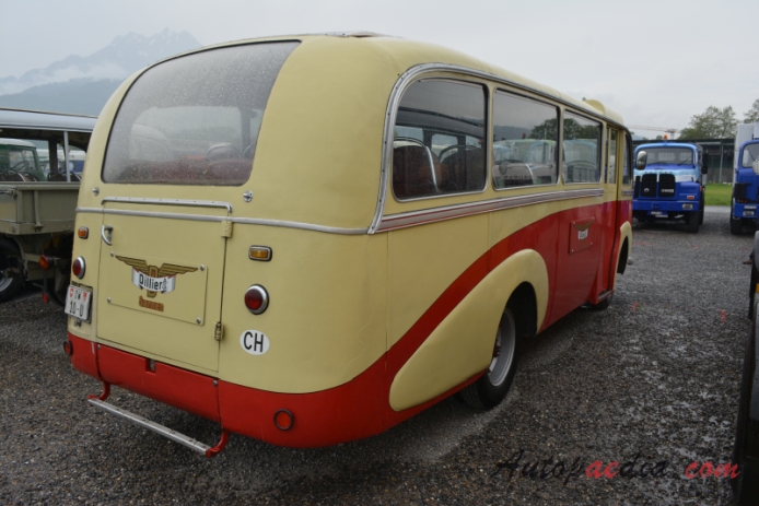 Saurer autobus Type C 1934-1965 (1938 Saurer 1C-H CR1D Rammseier und Jenzer Hochsitz-Omnibus Dillier AG Sarnen), prawy tył