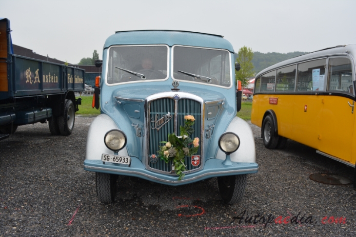 Saurer bus Type C 1934-1965 (1939 Saurer 1C CR1D Lauber Wechselaufbau Silberpfeil Faltdach A. Schneider Ermenswil Omnibus), front view