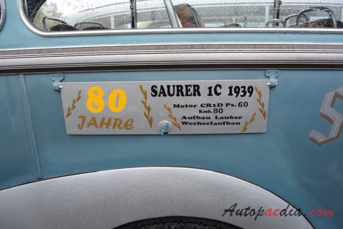 Saurer autobus Type C 1934-1965 (1939 Saurer 1C CR1D Lauber Wechselaufbau Silberpfeil Faltdach A. Schneider Ermenswil Omnibus), detal 