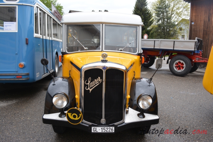 Saurer bus Type C 1934-1965 (1939 Saurer LC2 CBD Faltdach Postauto Feldmann), front view