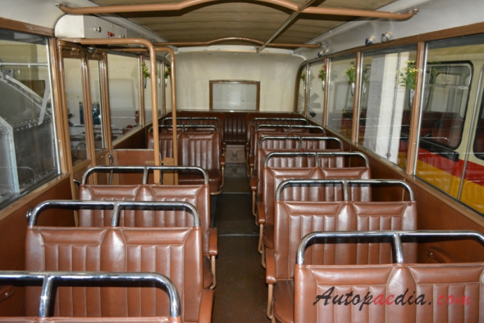 Saurer autobus Type C 1934-1965 (1948 Saurer L4C Alpenwagen III Postauto PTT P24525), wnętrze