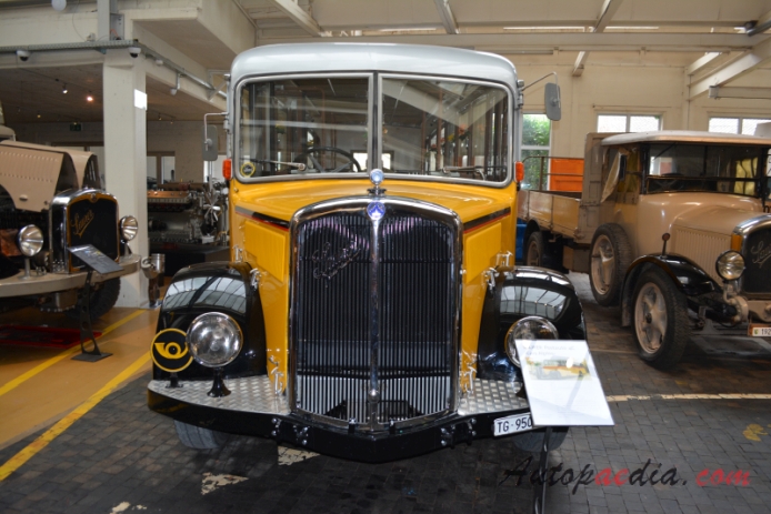 Saurer bus Type C 1934-1965 (1948 Saurer L4C CT1D-L Alpenwagen III Postauto PTT P1378), front view