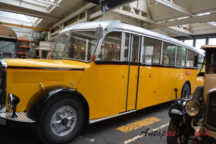 Saurer bus Type C 1934-1965 (1948 Saurer L4C CT1D-L Alpenwagen III Postauto PTT P1378), left side view