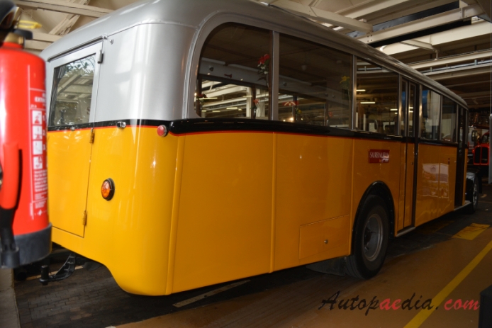 Saurer bus Type C 1934-1965 (1948 Saurer L4C CT1D-L Alpenwagen III Postauto PTT P1378), right rear view