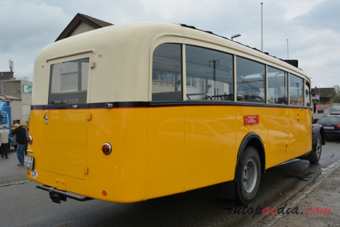 Saurer bus Type C 1934-1965 (1949 Saurer L4C Tüscher Alpenwagen III Postauto), right rear view