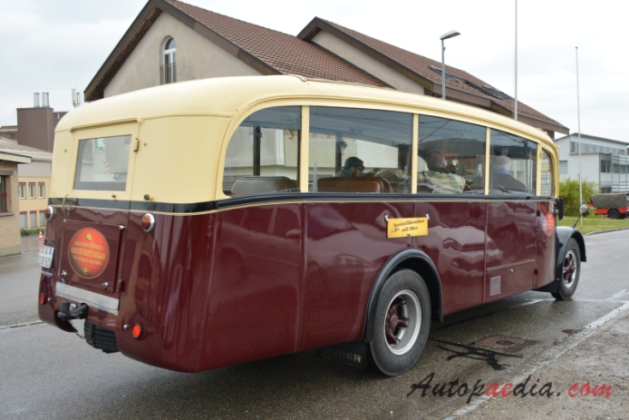 Saurer bus Type C 1934-1965 (1949 Saurer N2C Faltdach Max Sturzenegger), right rear view
