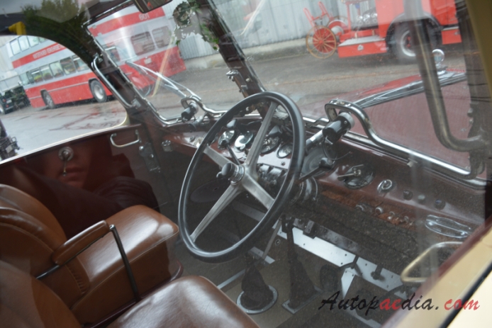 Saurer autobus Type C 1934-1965 (1949 Saurer N2C Faltdach Max Sturzenegger), wnętrze