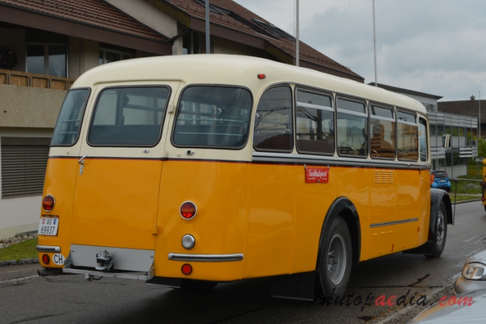 Saurer autobus Type C 1934-1965 (1950 Saurer 2C Tüscher Postauto Surbtalpost), prawy tył