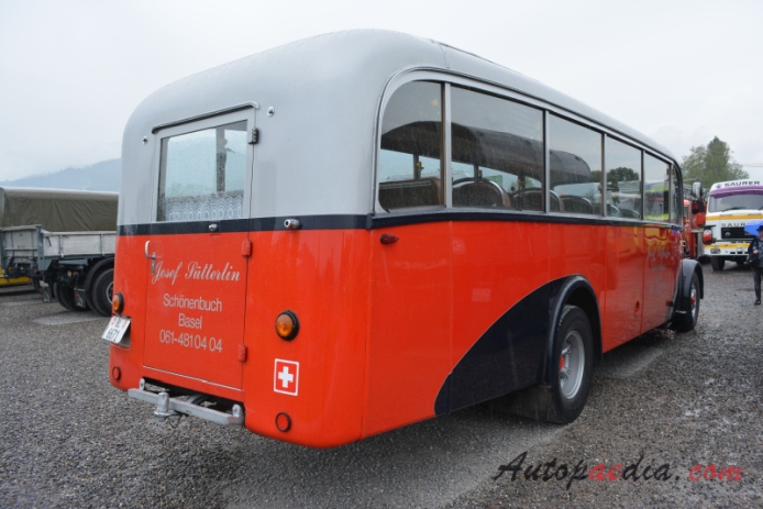 Saurer autobus Type C 1934-1965 (1950 Saurer L4C Gangloff Alpenwagen III Josef Sütterlin Schönenbuch), prawy tył