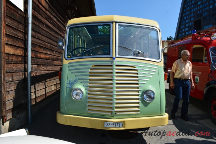 Saurer autobus Type C 1934-1965 (1950 Saurer N2C-H CR2D Geser Auto AG Schwyz Alpenwagen), przód