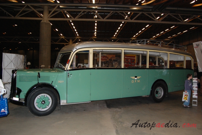 Saurer autobus Type C 1934-1965 (1953 Saurer L4C/54 GFM 307 CT2D autobus), lewy bok