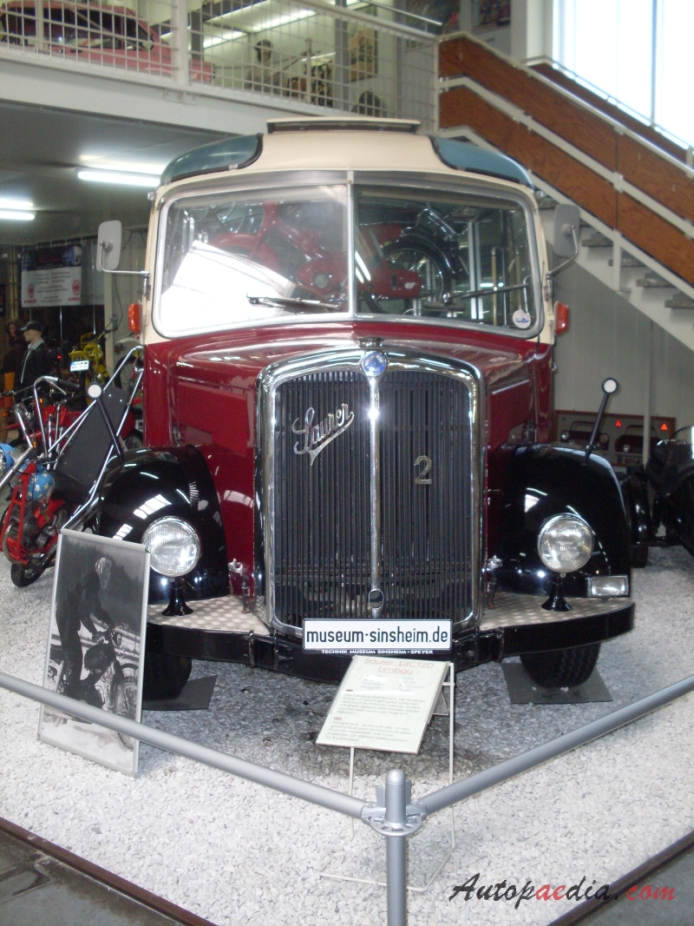 Saurer bus Type C 1934-1965 (1960 Saurer L4CT2D bus), front view