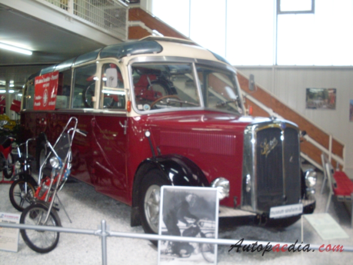 Saurer bus Type C 1934-1965 (1960 Saurer L4CT2D bus), right front view