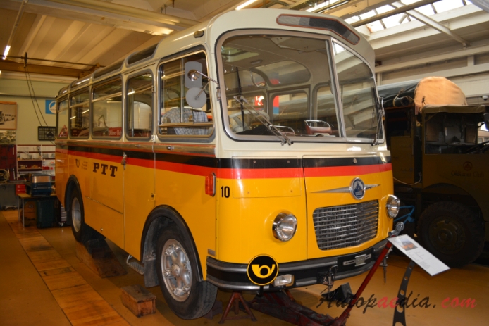 Saurer autobus Type C 1934-1965 (1964 Saurer 2C-H SV2C K-H PTT Postauto), prawy przód