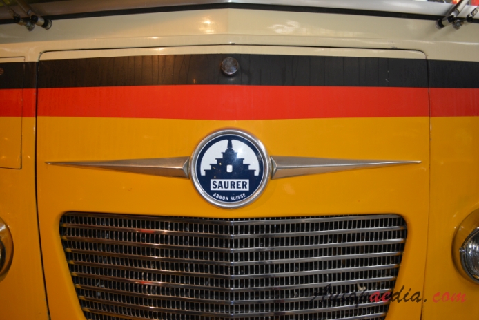 Saurer autobus Type C 1934-1965 (1964 Saurer 2C-H SV2C K-H PTT Postauto), emblemat przód 