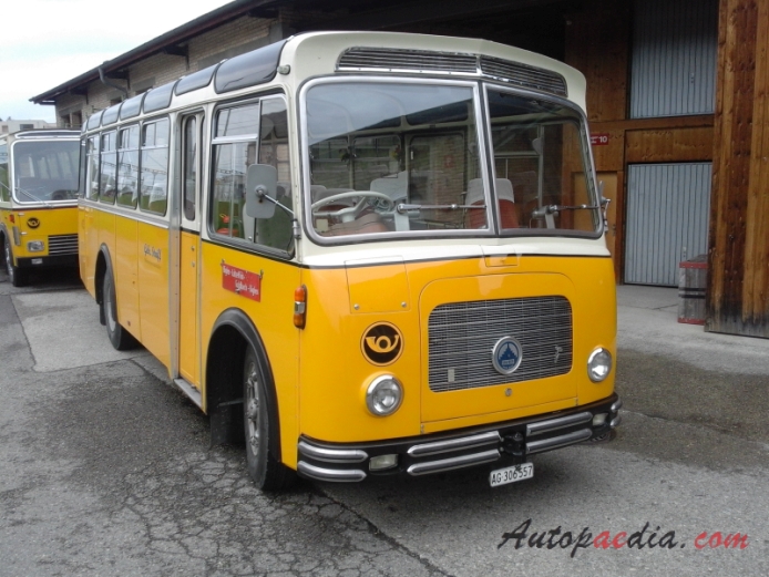 Saurer autobus Type C 1934-1965 (1964 Saurer SV2CK-H Gangloff Alpenwagen III-U Postauto Gebr. Streiff), prawy przód