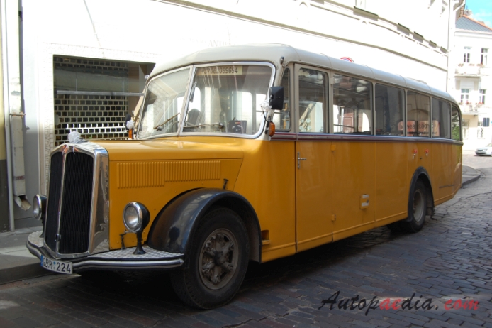 Saurer autobus Type C 1934-1965 (Saurer L4C Alpenwagen III Postauto), lewy przód