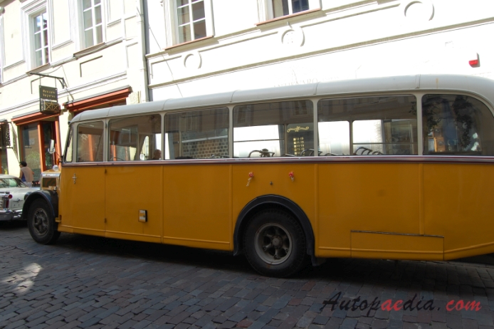 Saurer autobus Type C 1934-1965 (Saurer L4C Alpenwagen III Postauto), lewy bok