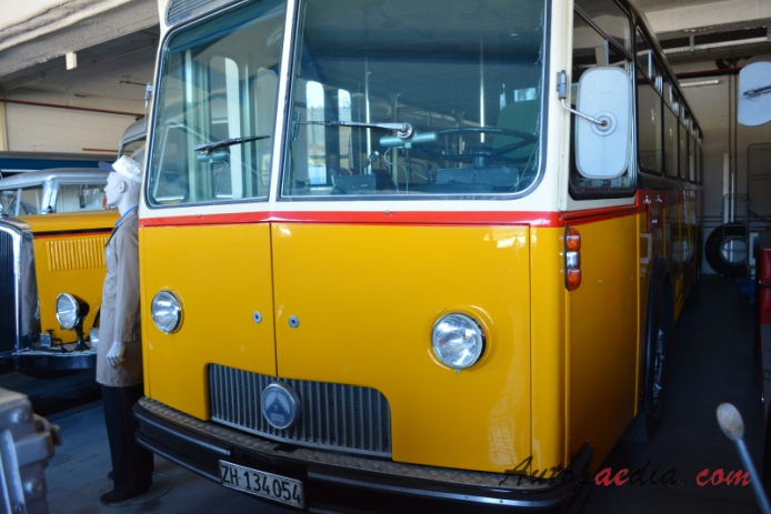 Saurer bus Type D 1959-1973 (1964 Saurer 5 DUK DCUL Postauto PTT P25534), front view