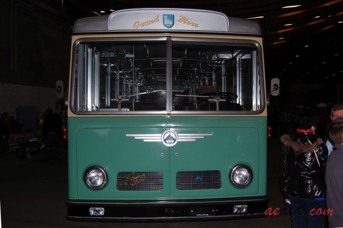 Saurer bus Type D 1959-1973 (1966 Saurer 5 DUK-PTT Hess), front view
