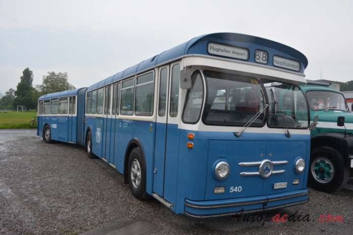 Saurer bus Type D 1959-1973 (1967 Saurer 5GUK-A DCUL 128 VBZ articulated bus), right front view