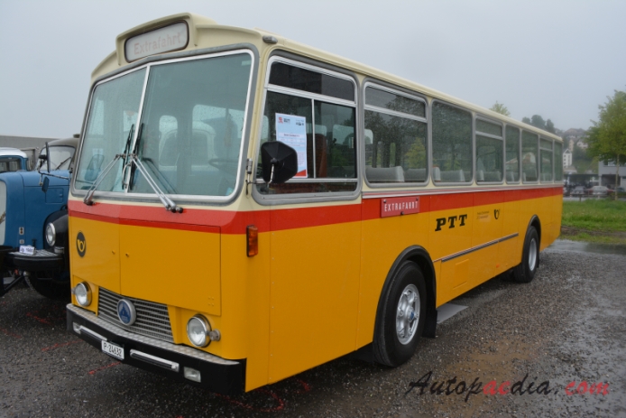 Saurer autobus Type D 1959-1973 (1972 Saurer 3DUK 50L D1KU Tüscher Postauto PTT P24632 Omnibus IV-U Fridolin Zimmermann Niederwangen), lewy przód