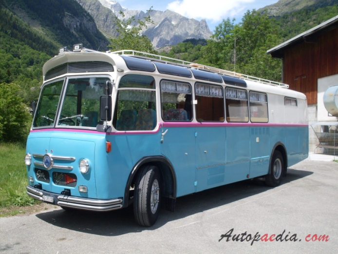Saurer autobus Type D 1959-1973 (Saurer 3DUX Pepito kamper przeróbka), lewy przód