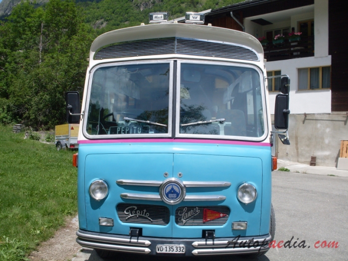 Saurer autobus Type D 1959-1973 (Saurer 3DUX Pepito kamper przeróbka), przód