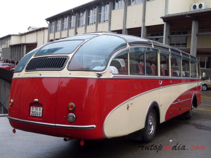 Saurer autobus Type H 1953-196x (1961 Saurer V2H Gangloff autokar), prawy tył