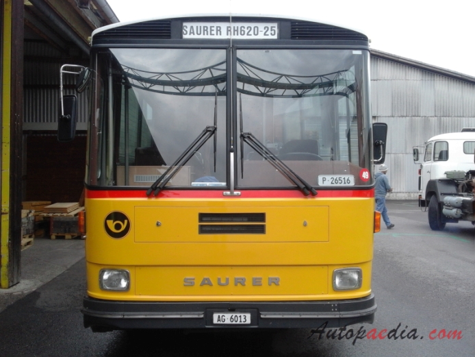 Saurer type RH 1978-1985 (1982 Saurer RH 620-25 IV HU Hess Postauto PTT P26516), front view