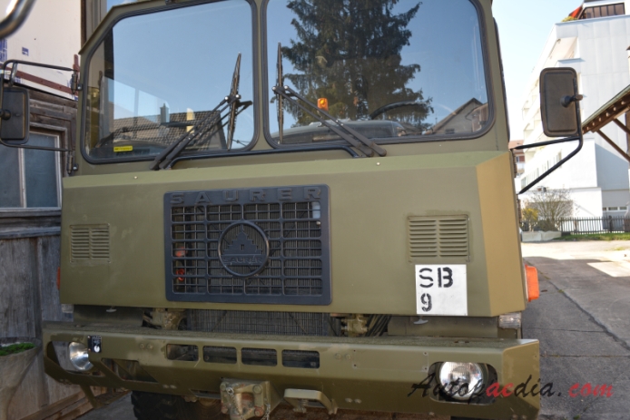 Saurer 10 DM 1983-1987 (SB9 6x6 pojazd wojskowy), przód
